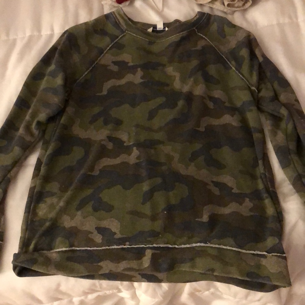 American eagle light pullover.
